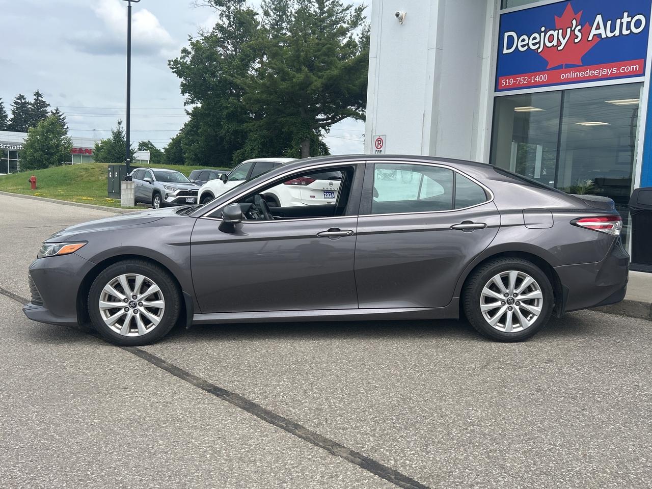 2020 Toyota Camry LE   CarPlay + Android Auto   Clean Carfax Photo4