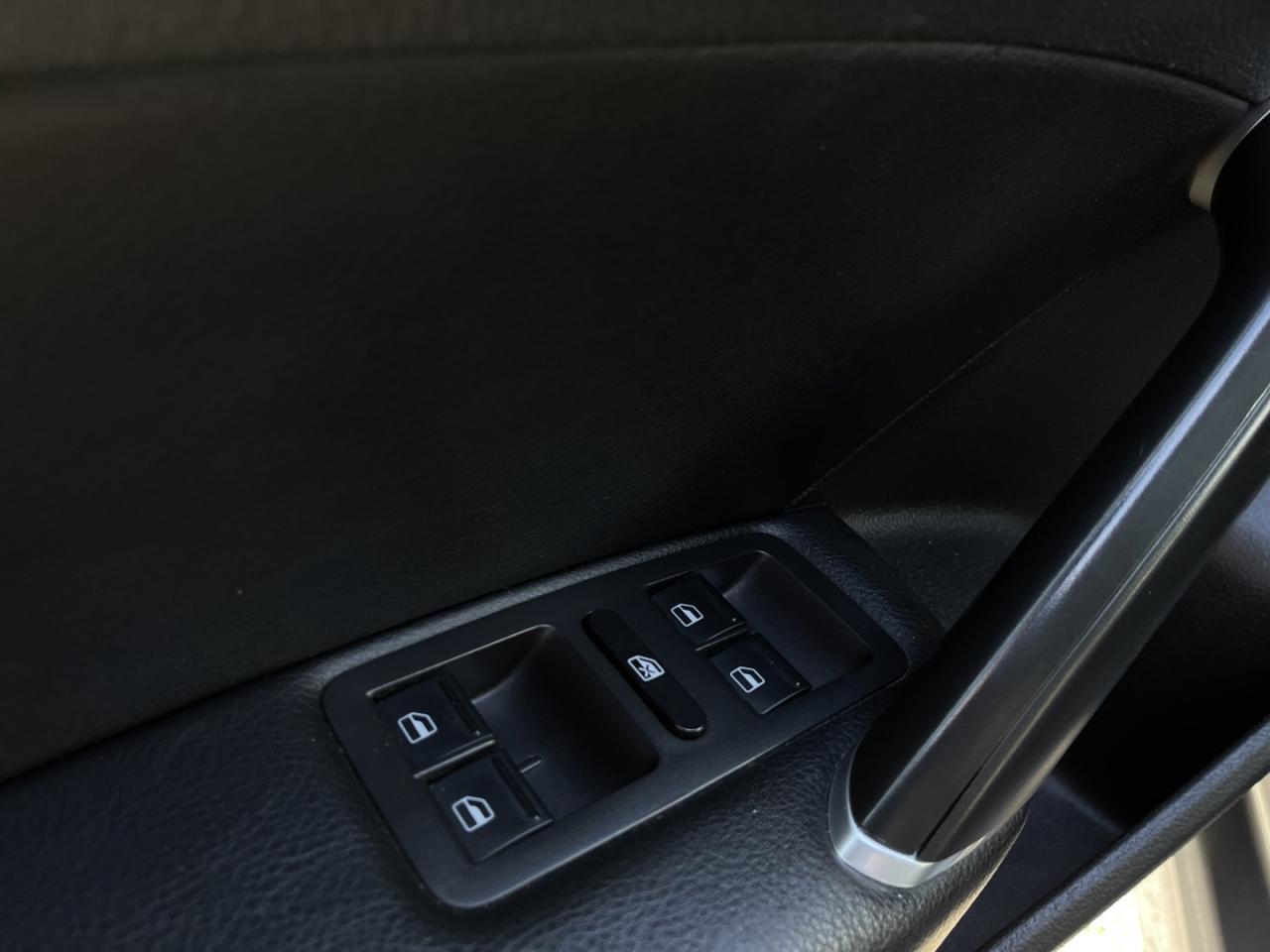 2021 Volkswagen Passat Highline   Sunroof   Leather   Htd Seats Photo