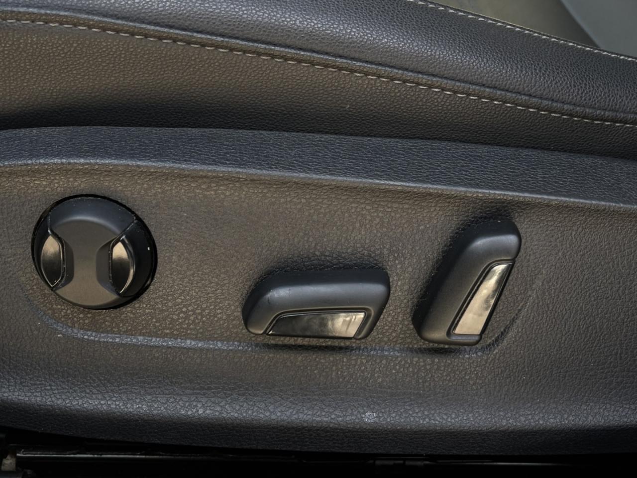 2021 Volkswagen Passat Highline   Sunroof   Leather   Htd Seats Photo