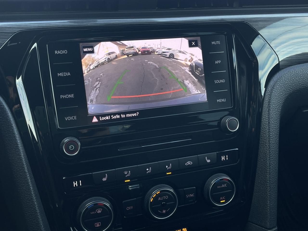 2021 Volkswagen Passat Highline   Sunroof   Leather   Htd Seats Photo