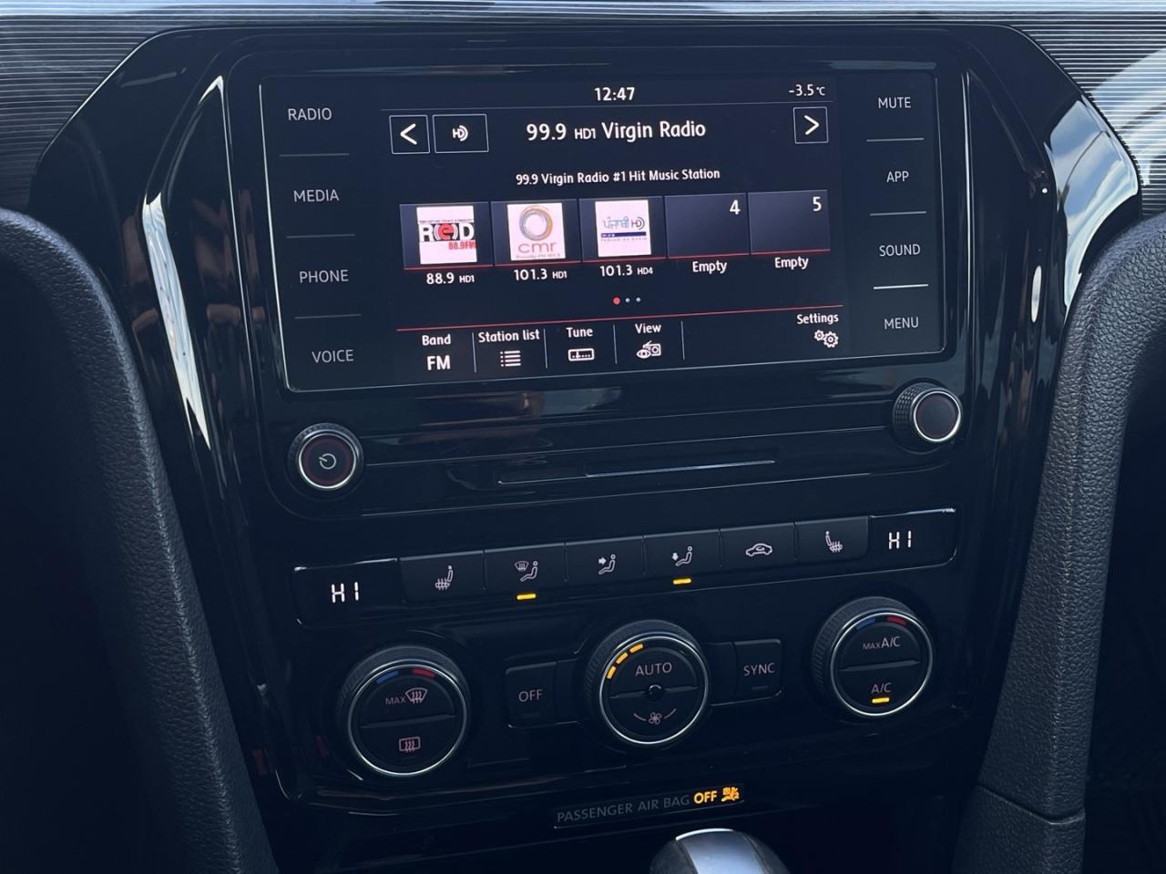 2021 Volkswagen Passat Highline   Sunroof   Leather   Htd Seats Photo