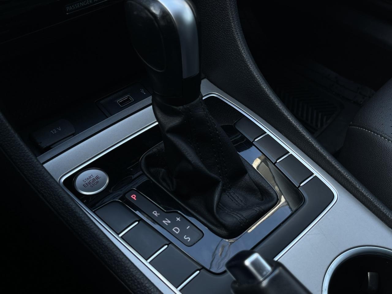 2021 Volkswagen Passat Highline   Sunroof   Leather   Htd Seats Photo