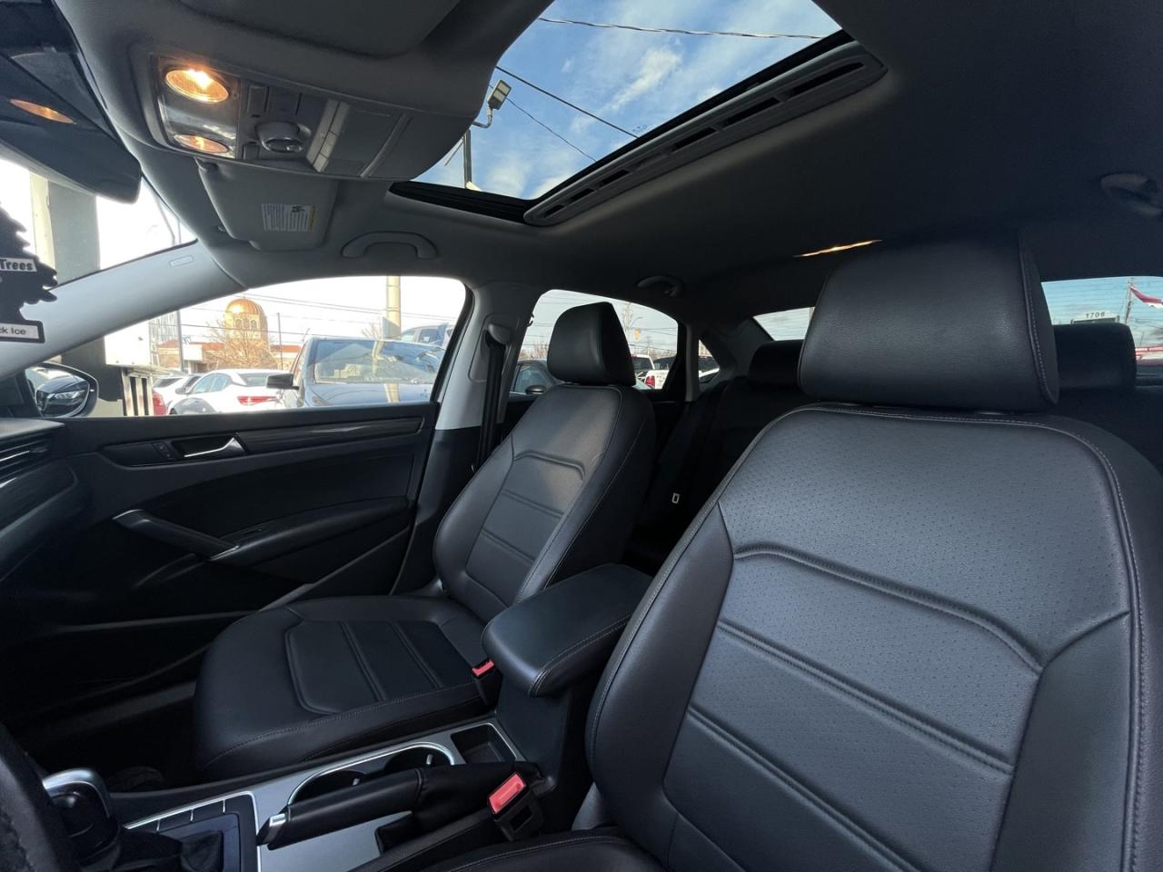 2021 Volkswagen Passat Highline   Sunroof   Leather   Htd Seats Photo