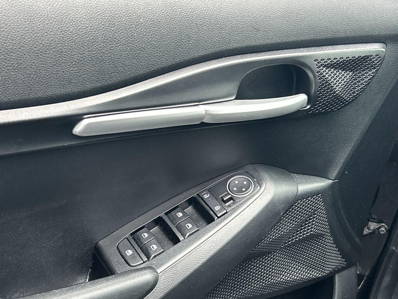 2024 Kia Seltos LX   Like New, Ready to Impress! REFINED   ONE OWN Photo3