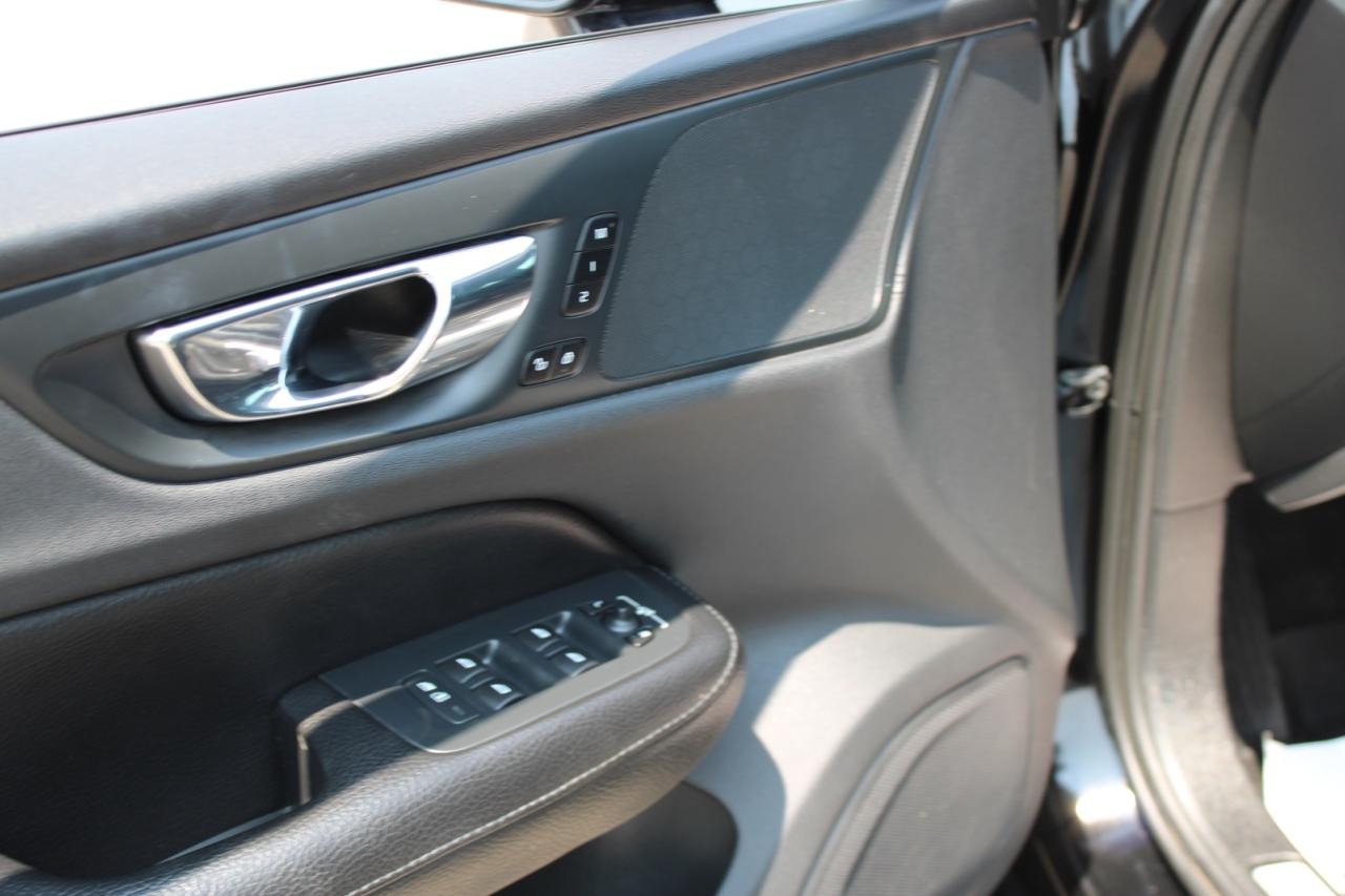 2019 Volvo S60 T6 Momentum AWD No Accident Clean Carfax Photo