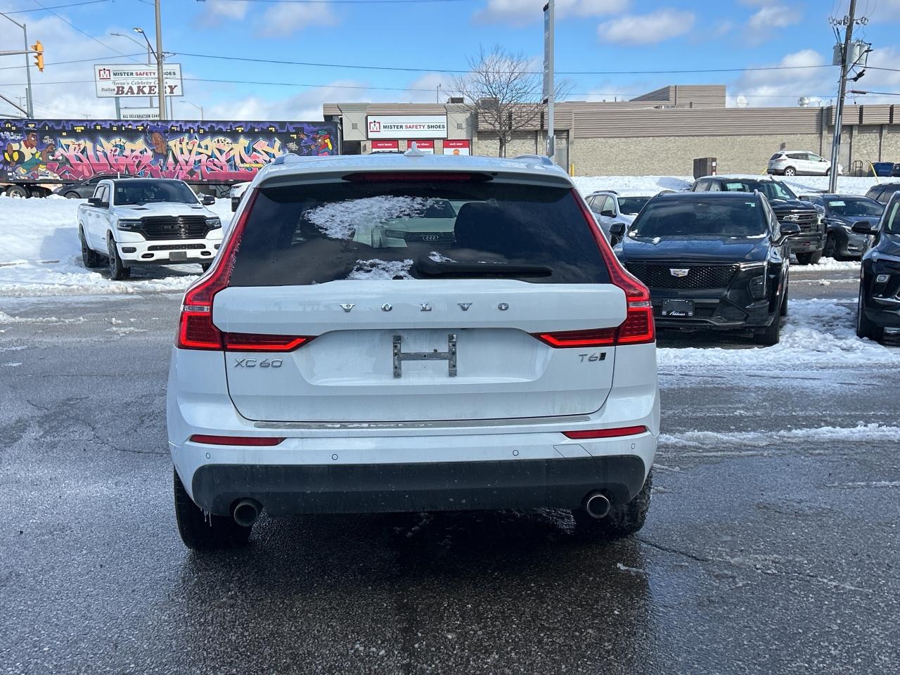 2019 Volvo XC60 T6 AWD Momentum Photo3