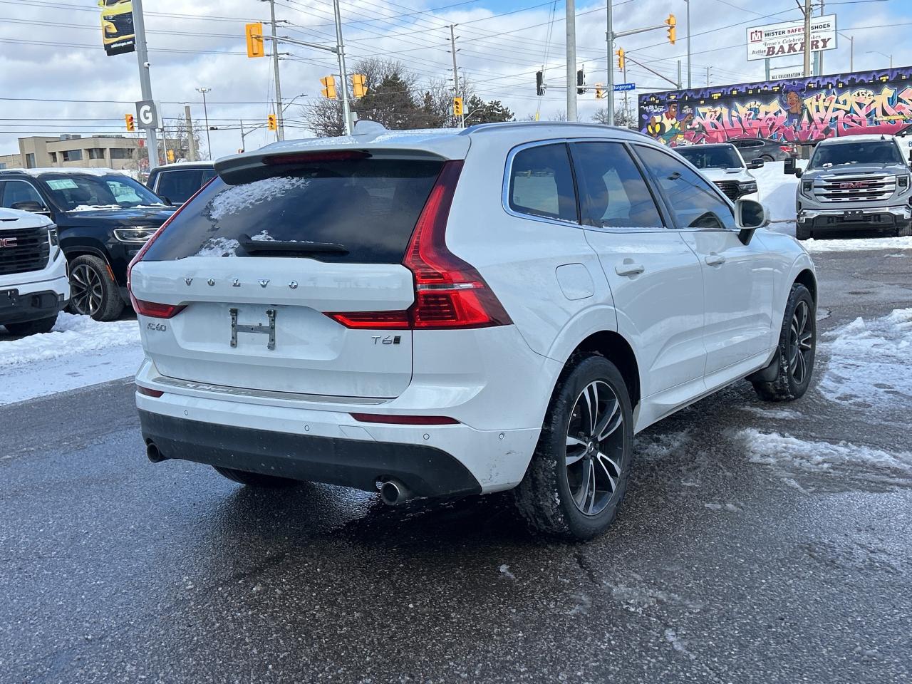 2019 Volvo XC60 T6 AWD Momentum Photo4