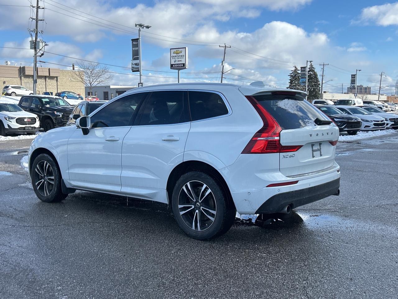 2019 Volvo XC60 T6 AWD Momentum Photo2