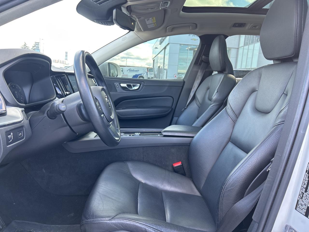 2019 Volvo XC60 T6 AWD Momentum Photo