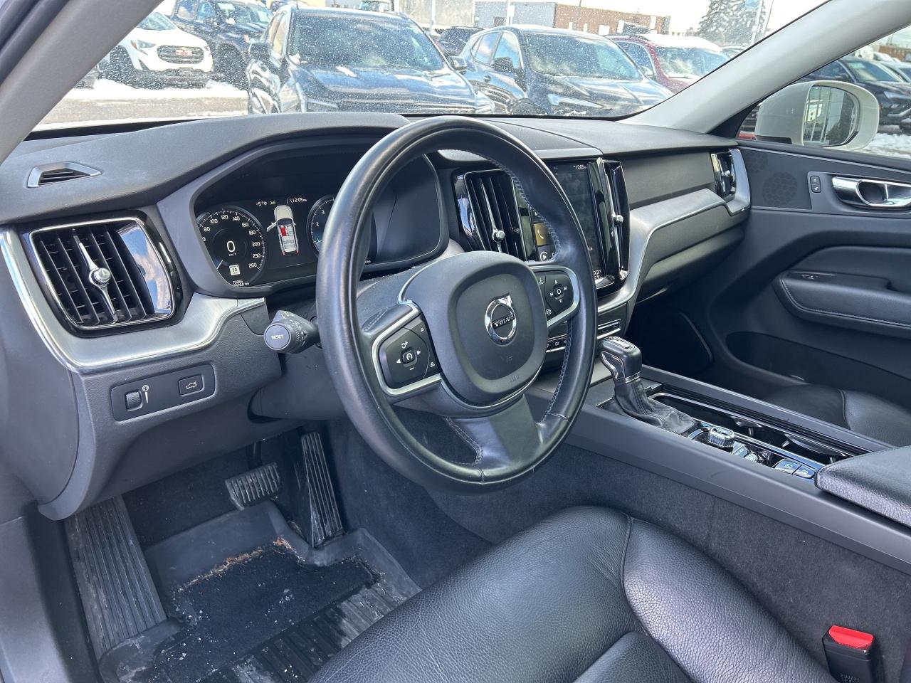 2019 Volvo XC60 T6 AWD Momentum Photo