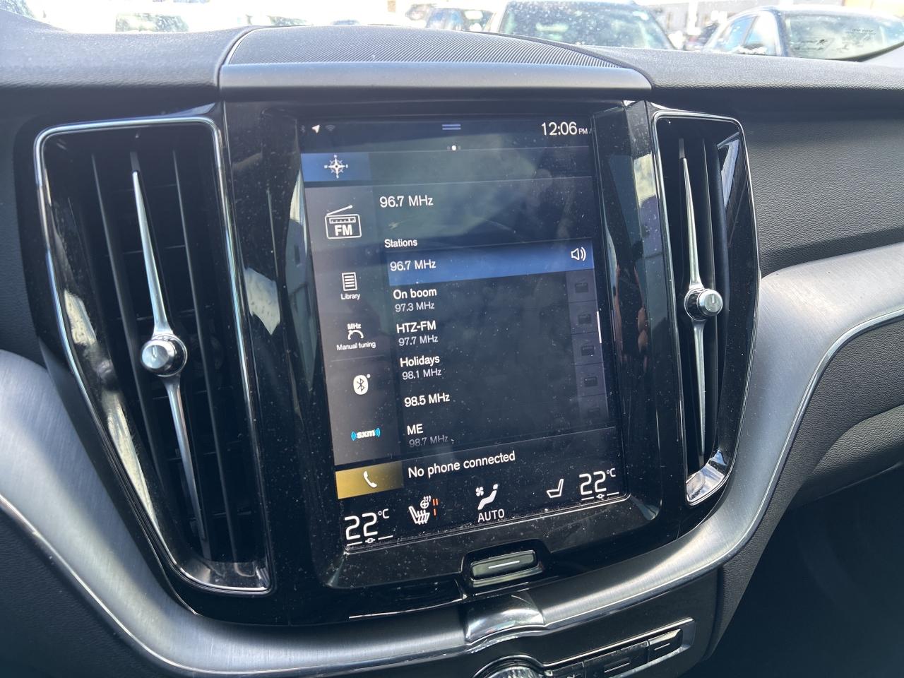 2019 Volvo XC60 T6 AWD Momentum Photo