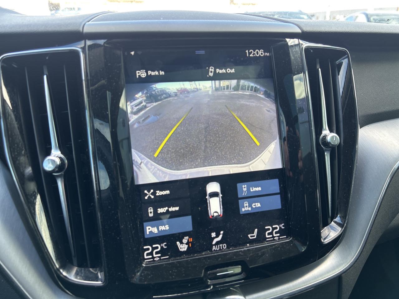 2019 Volvo XC60 T6 AWD Momentum Photo