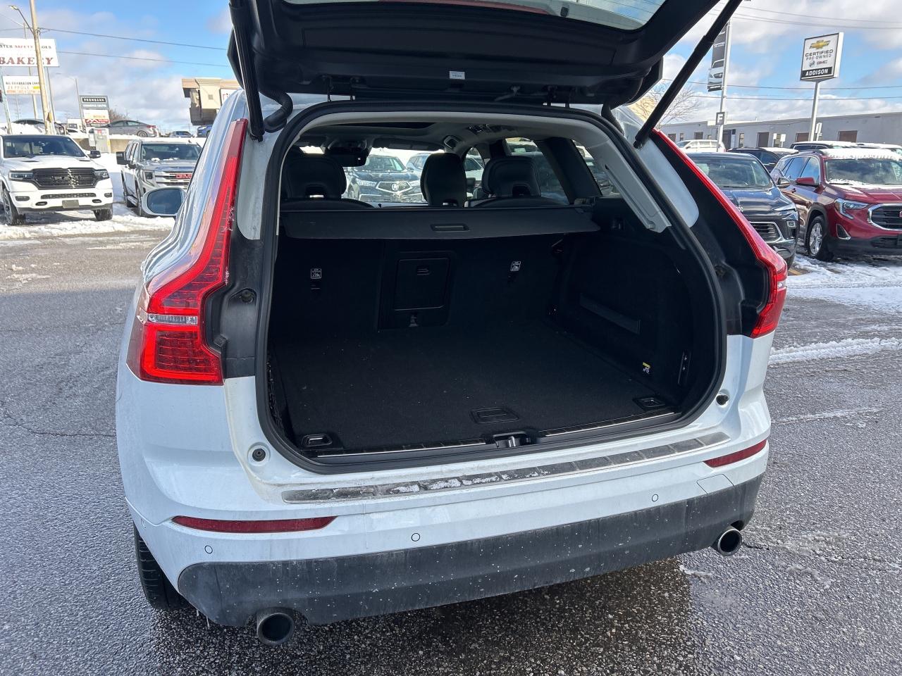 2019 Volvo XC60 T6 AWD Momentum Photo