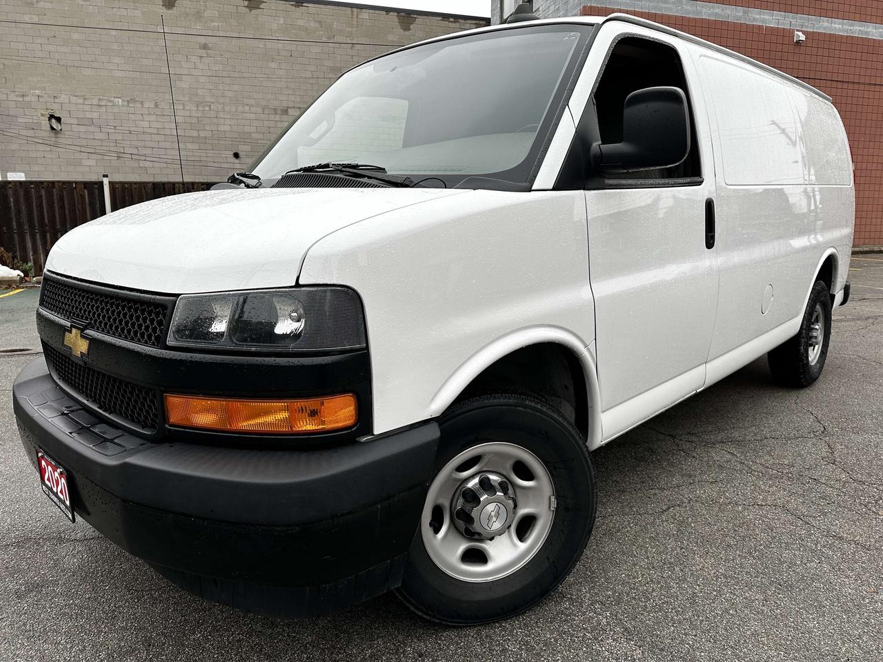 2020 Chevrolet Express 2500 3/4 TON / LOW KMS / CAR FAX CLEAN Photo0