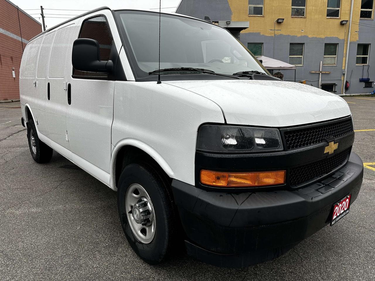 2020 Chevrolet Express 2500 3/4 TON / LOW KMS / CAR FAX CLEAN Photo