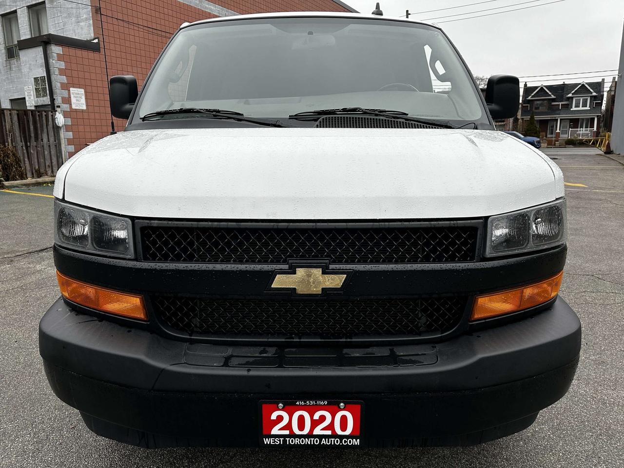 2020 Chevrolet Express 2500 3/4 TON / LOW KMS / CAR FAX CLEAN Photo