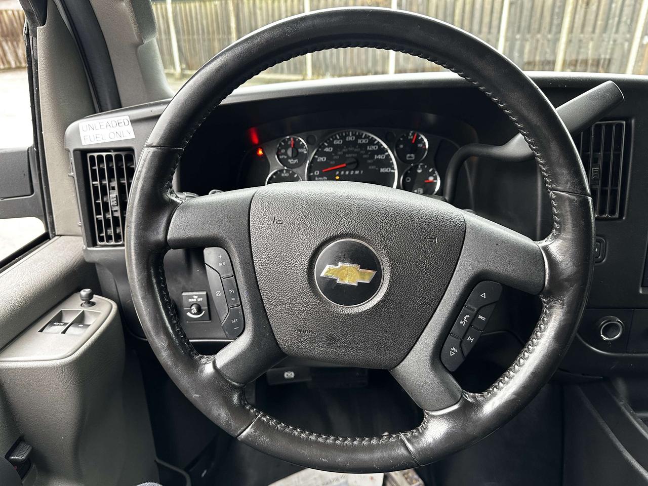 2020 Chevrolet Express 2500 3/4 TON / LOW KMS / CAR FAX CLEAN Photo