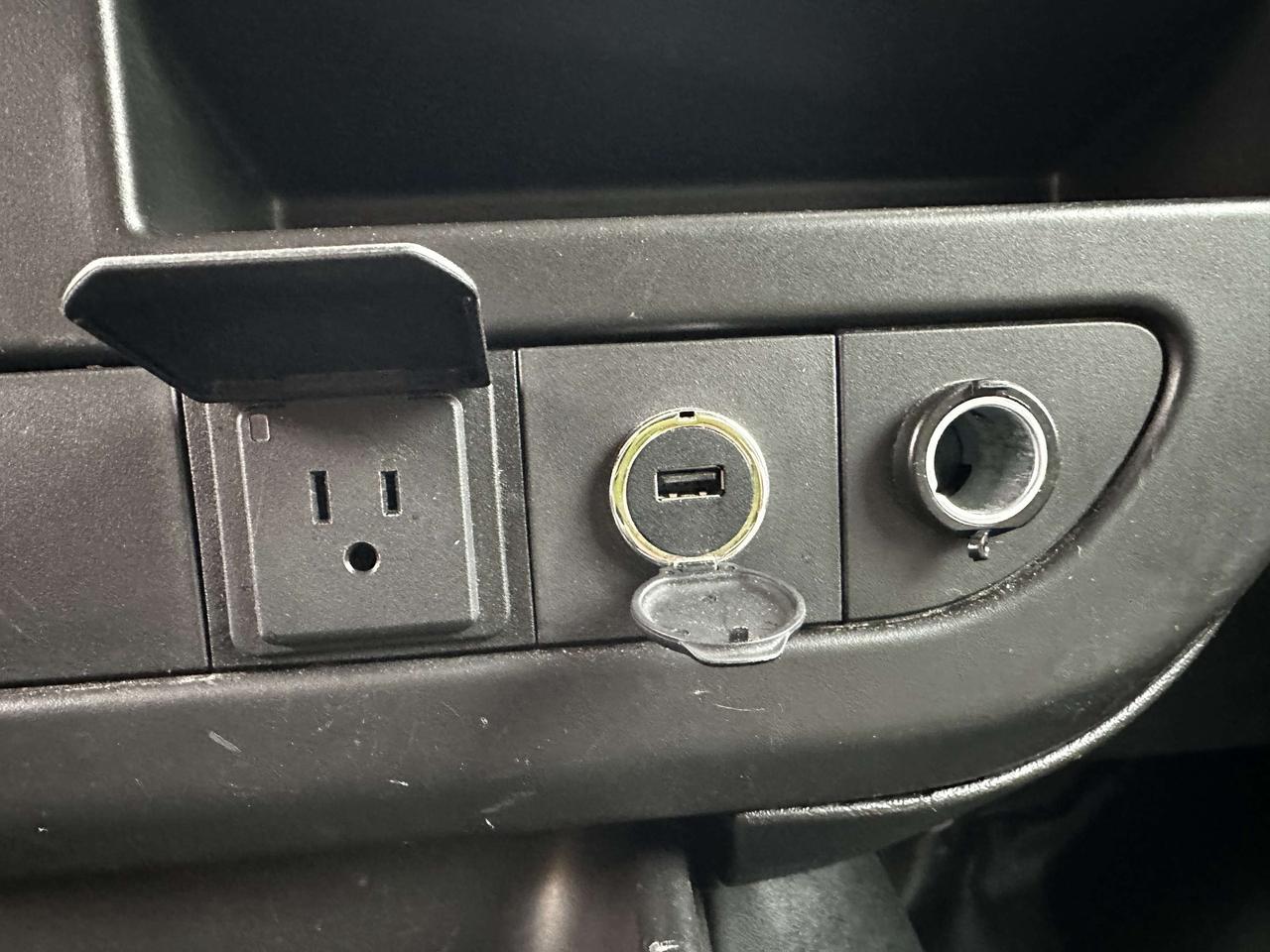 2020 Chevrolet Express 2500 3/4 TON / LOW KMS / CAR FAX CLEAN Photo