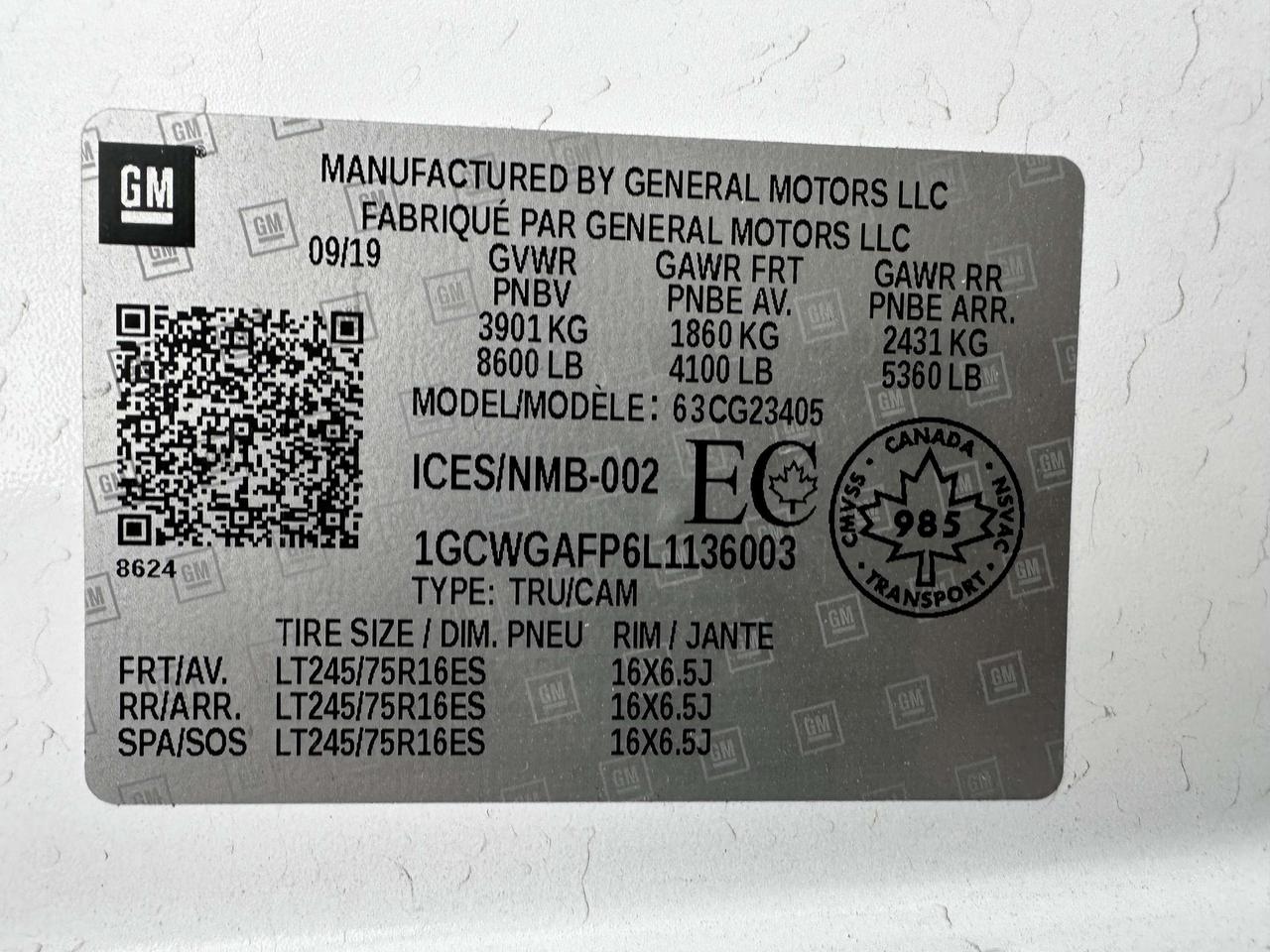 2020 Chevrolet Express 2500 3/4 TON / LOW KMS / CAR FAX CLEAN Photo