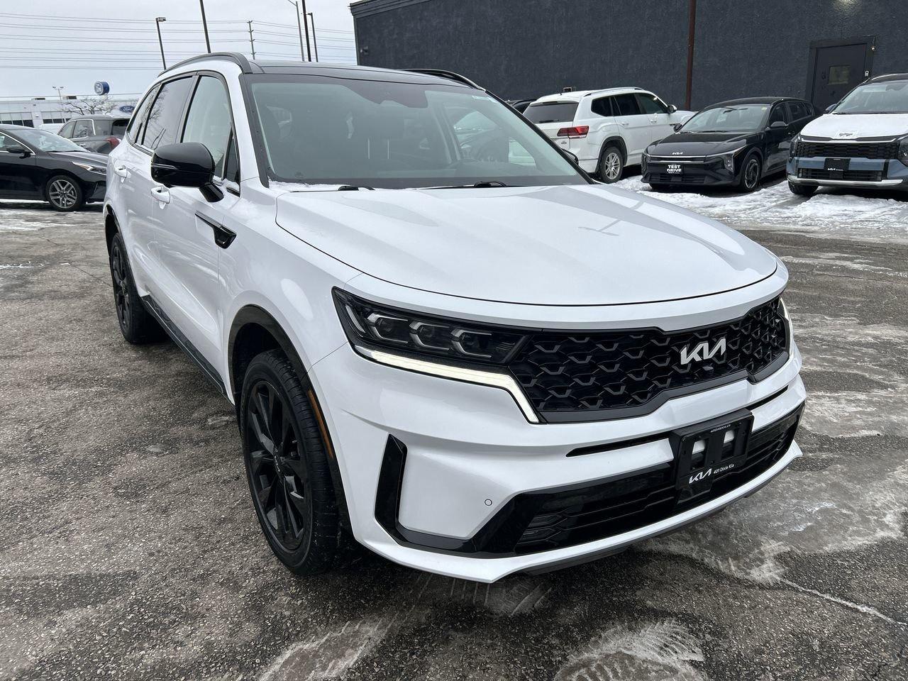 2022 Kia Sorento SX   Clean, Loaded, and Ready for the Road SUNROOF Photo2