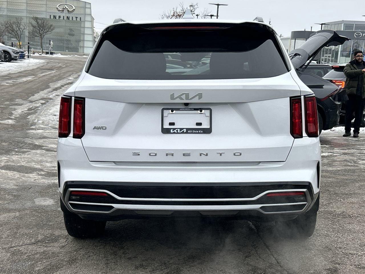 2022 Kia Sorento SX   Clean, Loaded, and Ready for the Road SUNROOF Photo
