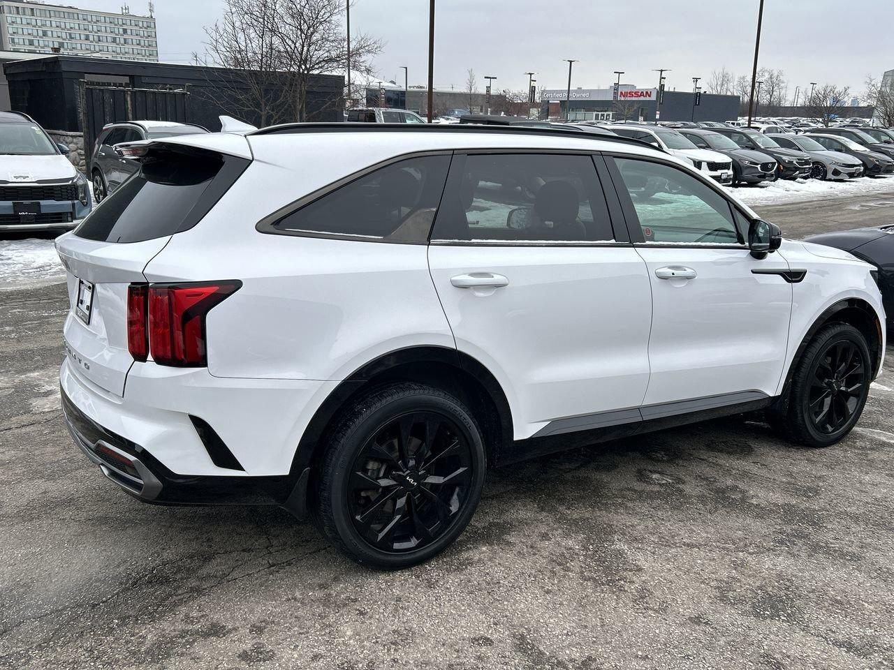 2022 Kia Sorento SX   Clean, Loaded, and Ready for the Road SUNROOF Photo