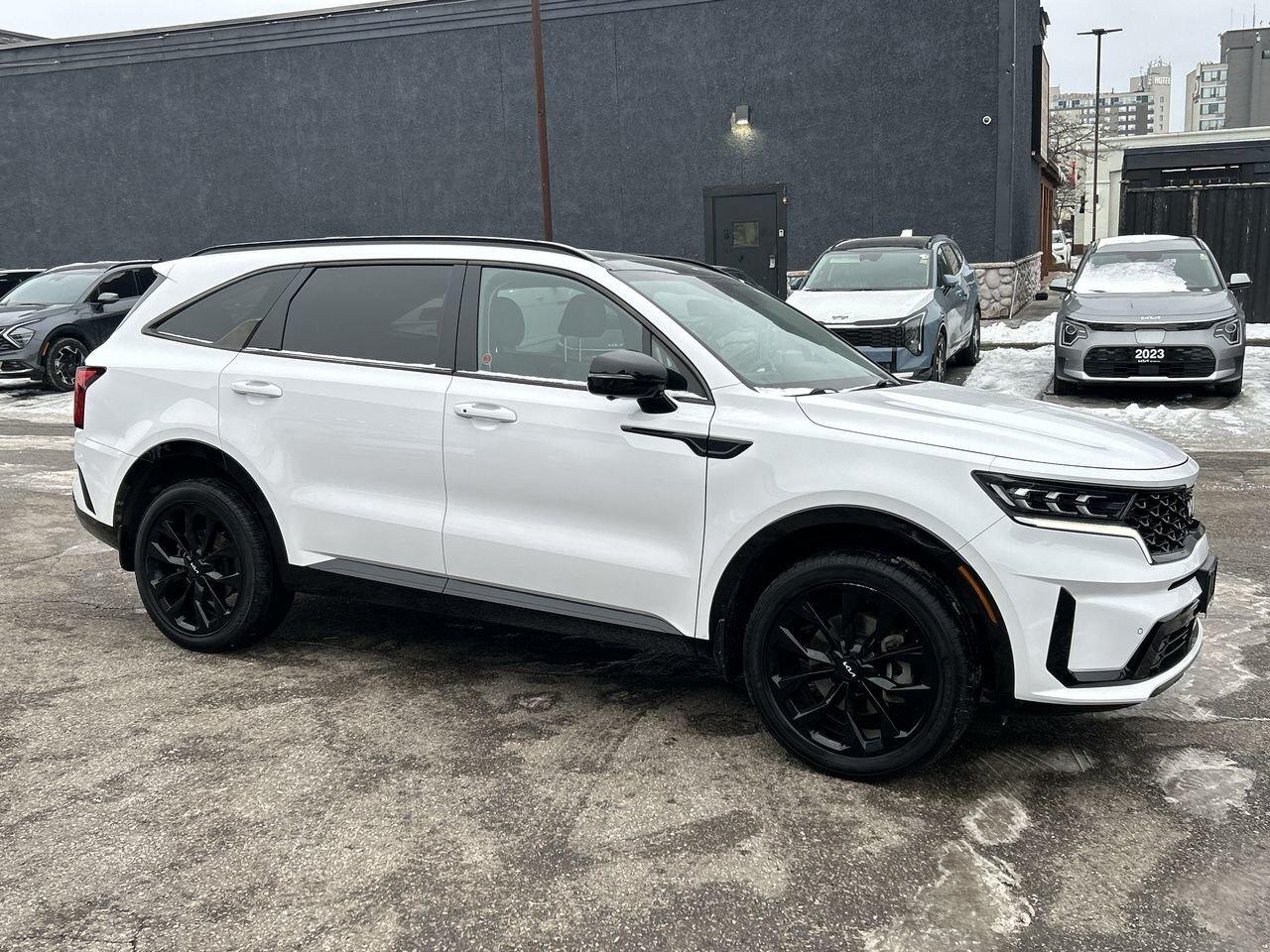 2022 Kia Sorento SX   Clean, Loaded, and Ready for the Road SUNROOF Photo