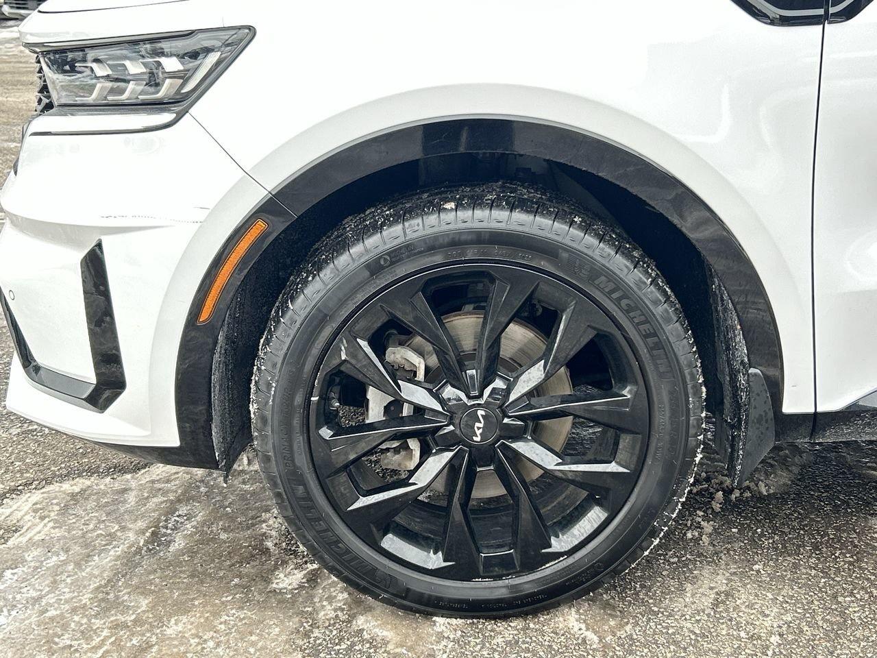 2022 Kia Sorento SX   Clean, Loaded, and Ready for the Road SUNROOF Photo