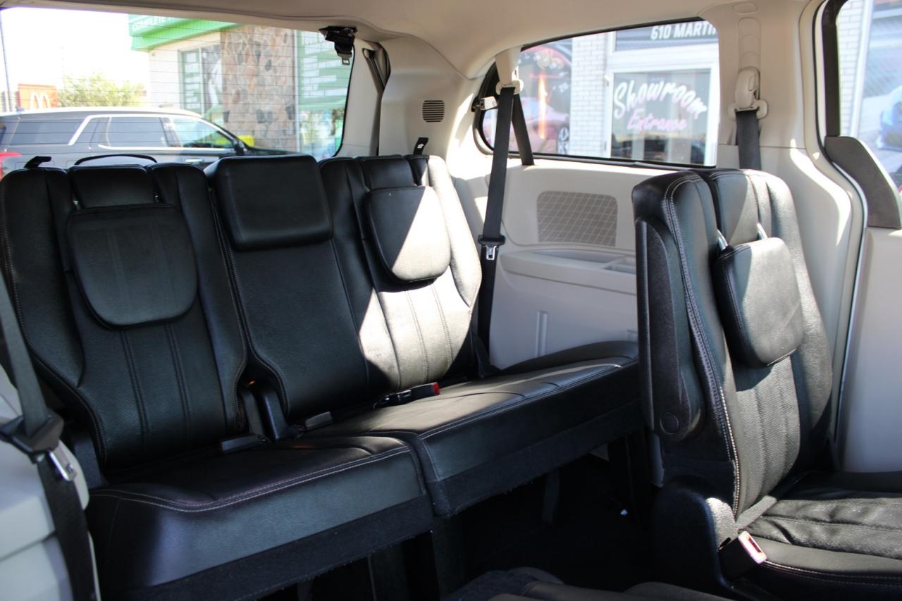 2016 Dodge Grand Caravan Crew Stow N Go 7 Passenger Leather Safety Certifie Photo