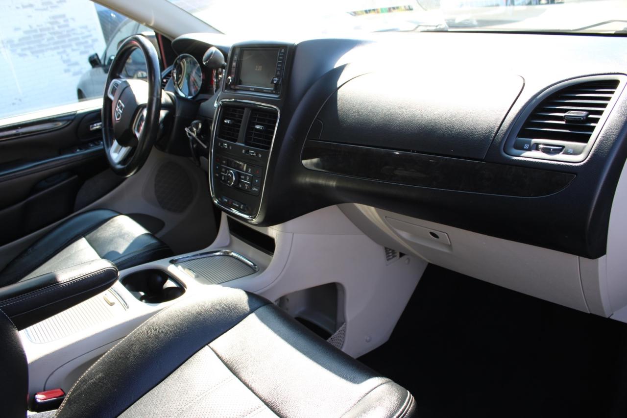 2016 Dodge Grand Caravan Crew Stow N Go 7 Passenger Leather Safety Certifie Photo