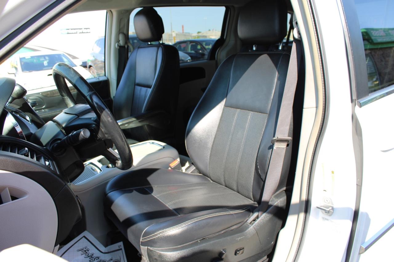 2016 Dodge Grand Caravan Crew Stow N Go 7 Passenger Leather Safety Certifie Photo
