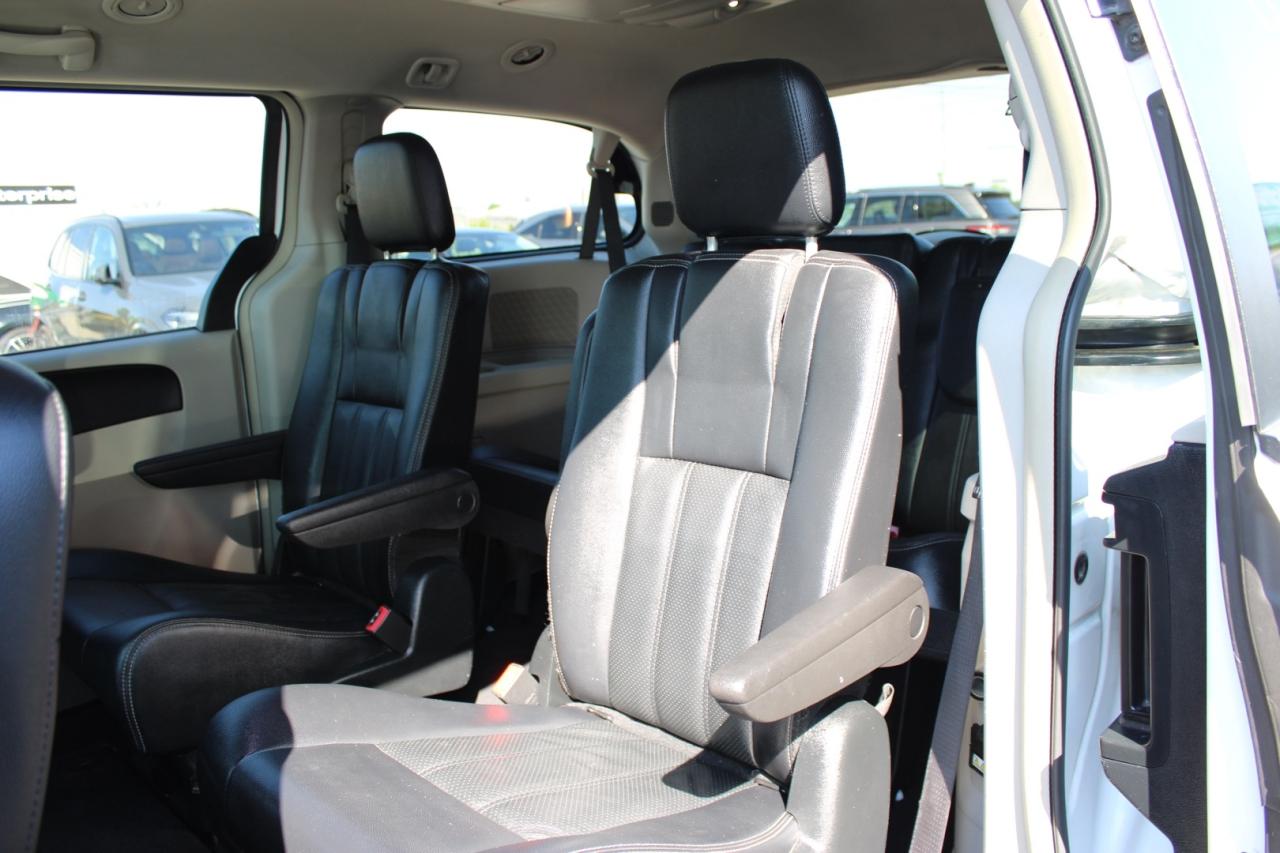 2016 Dodge Grand Caravan Crew Stow N Go 7 Passenger Leather Safety Certifie Photo