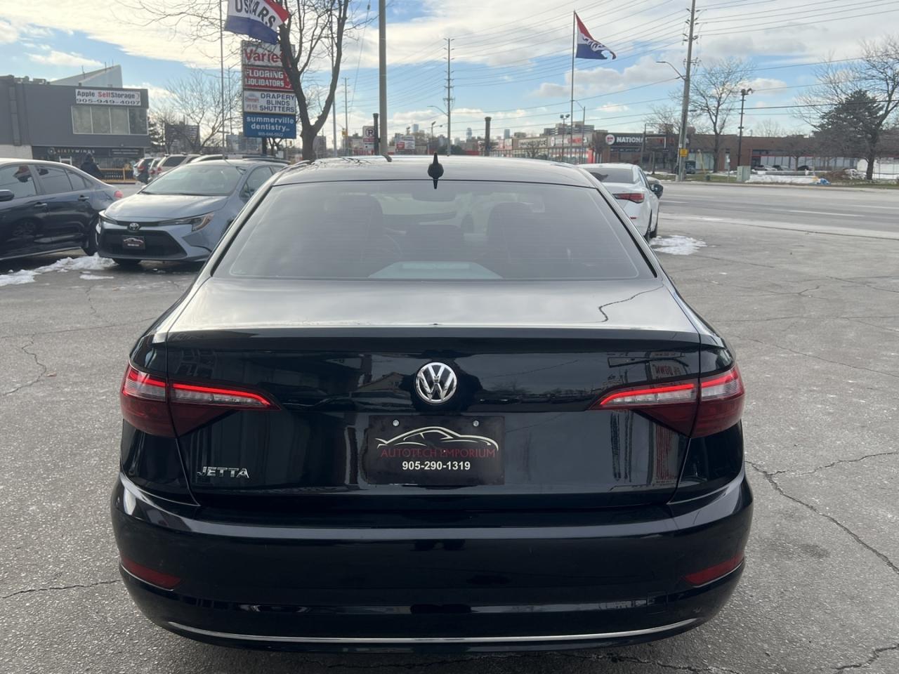 2021 Volkswagen Jetta Highline   Leather   Sunroof   Navi Photo2