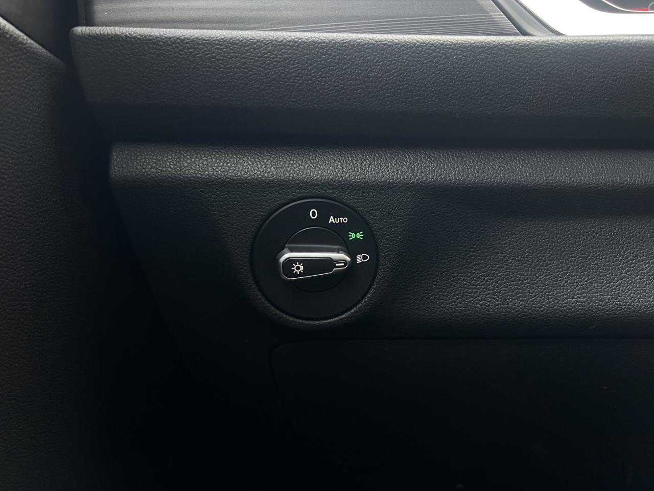 2021 Volkswagen Jetta Highline   Leather   Sunroof   Navi Photo