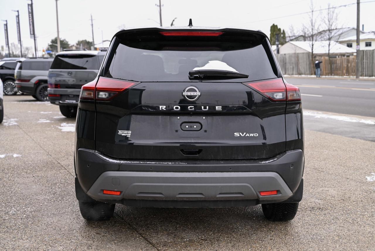2022 Nissan Rogue SV Photo