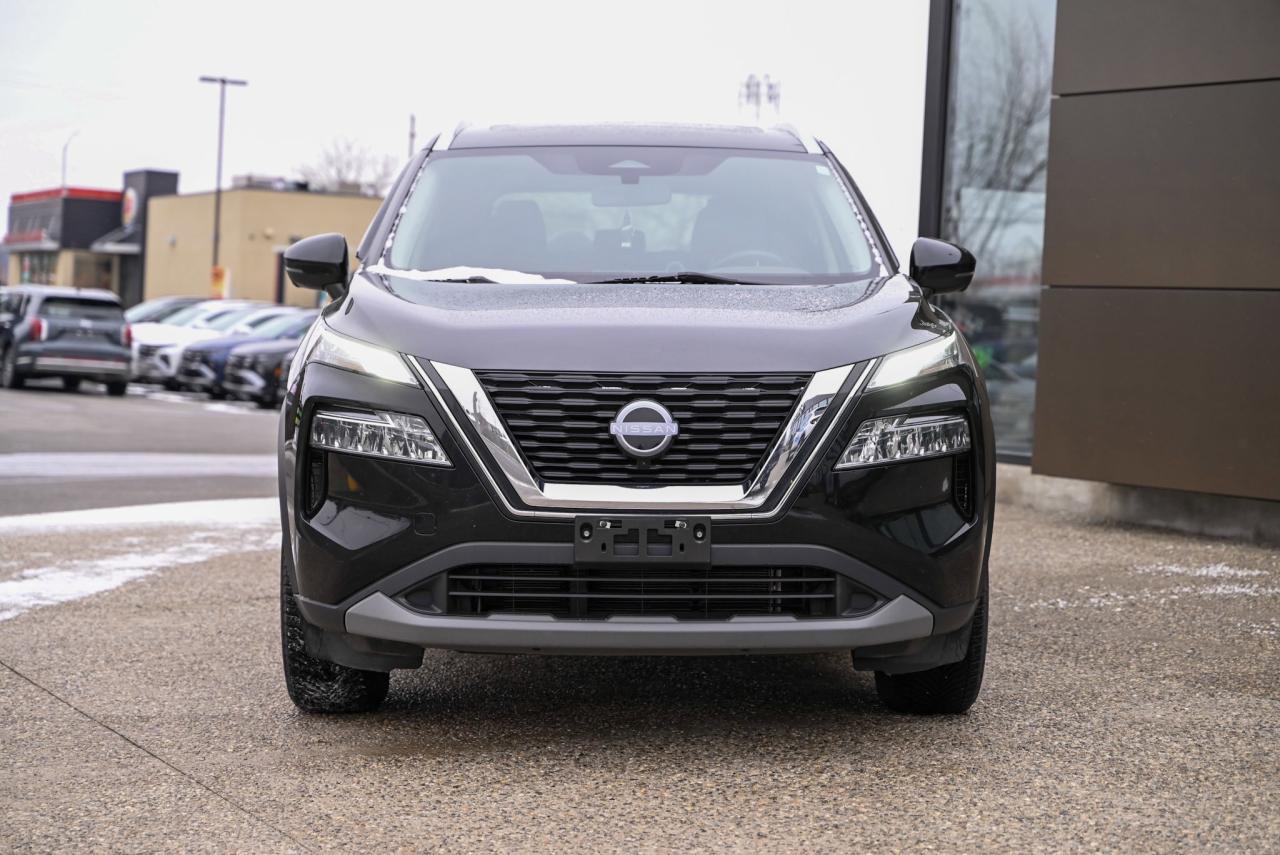 2022 Nissan Rogue SV Photo
