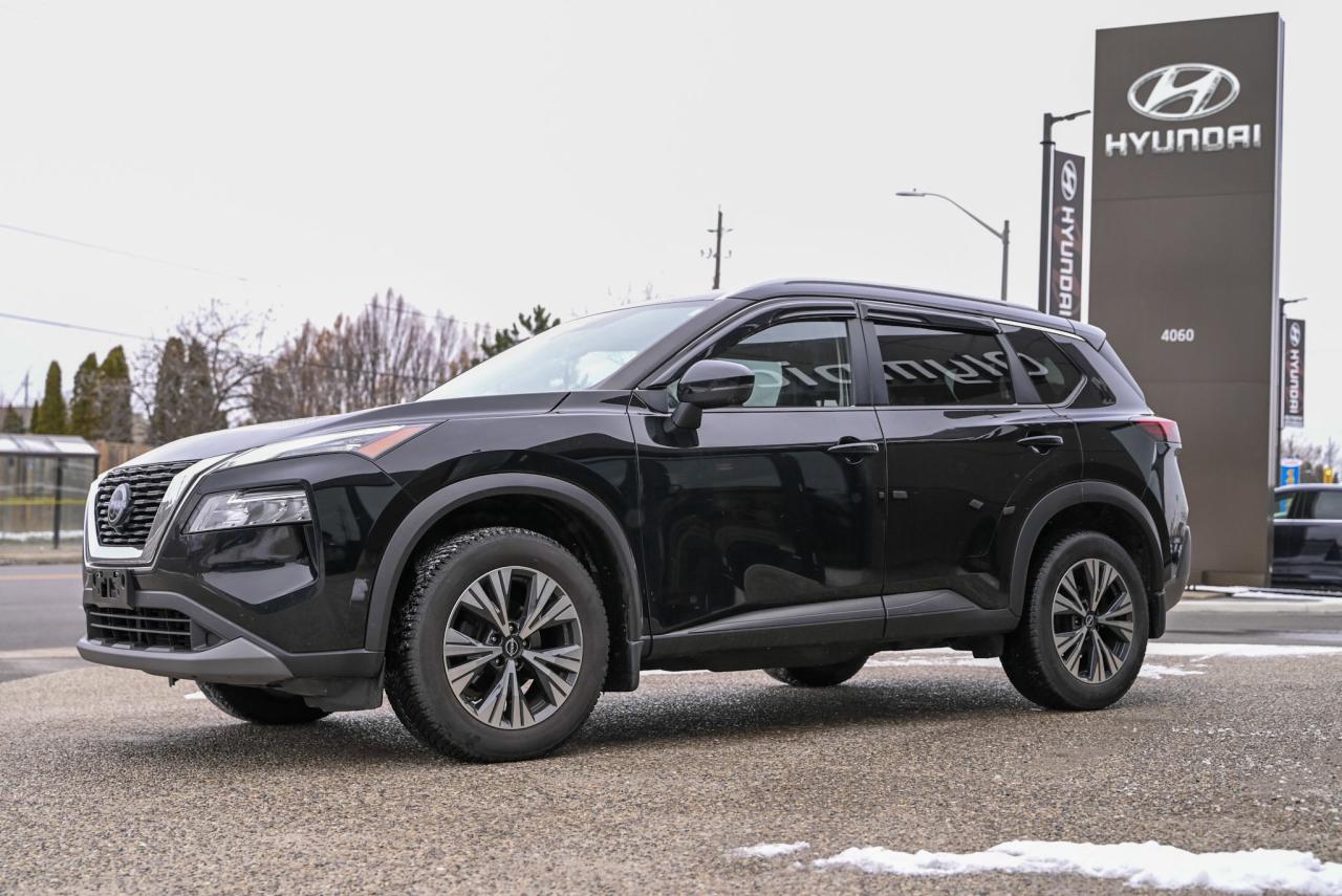 2022 Nissan Rogue SV Photo2