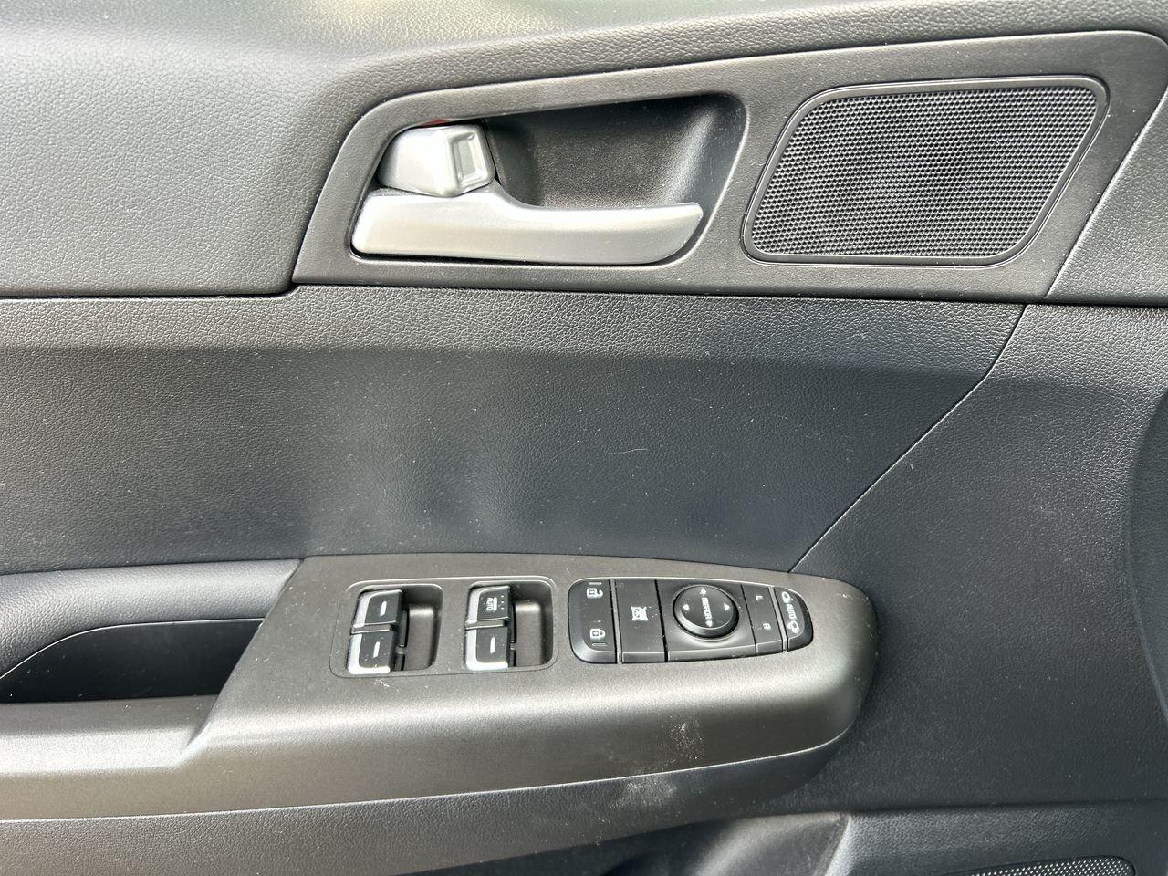 2022 Kia Sportage EX – Well-Maintained, Low Kilometres CERTIFIED   L Photo