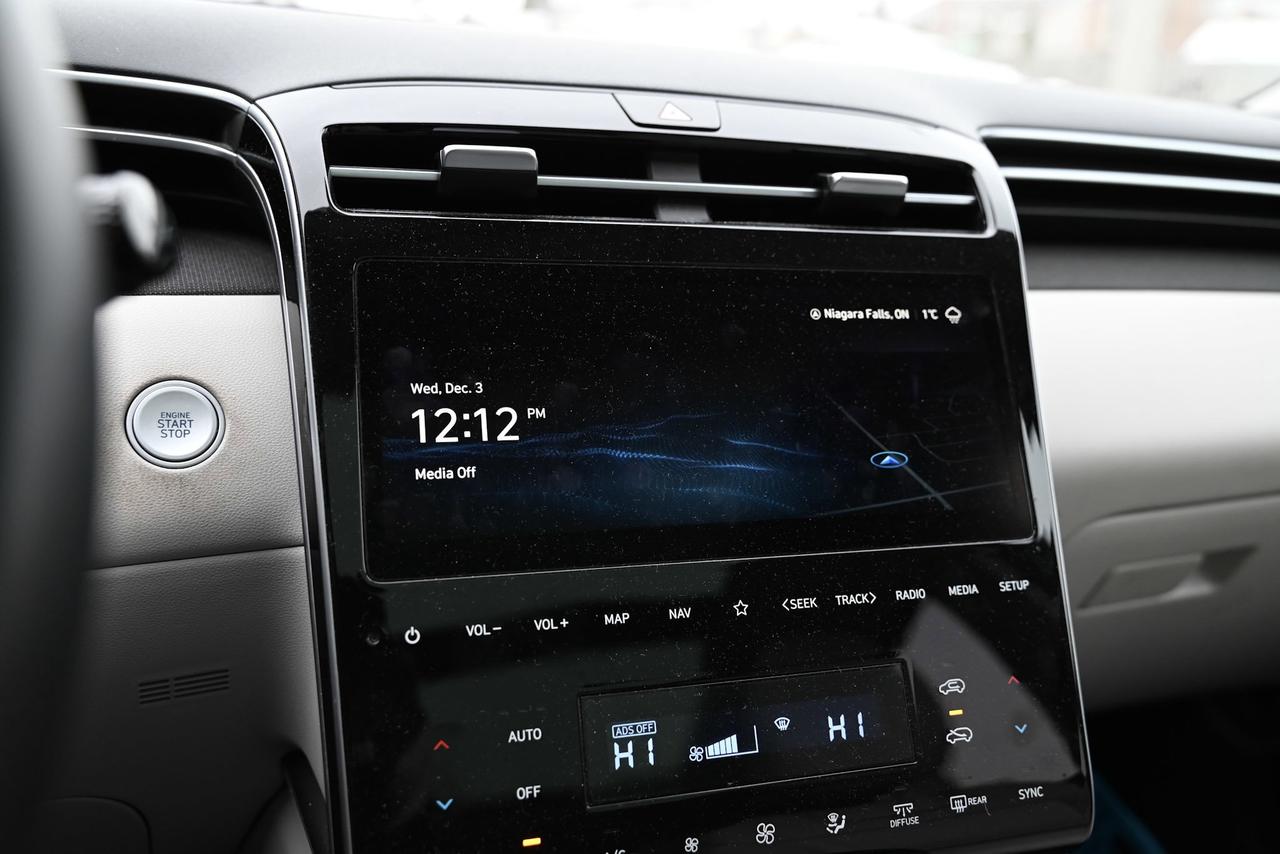 2023 Hyundai Tucson Hybrid 1- Owner/ Ultimate AWD/ Fully loaded! Photo