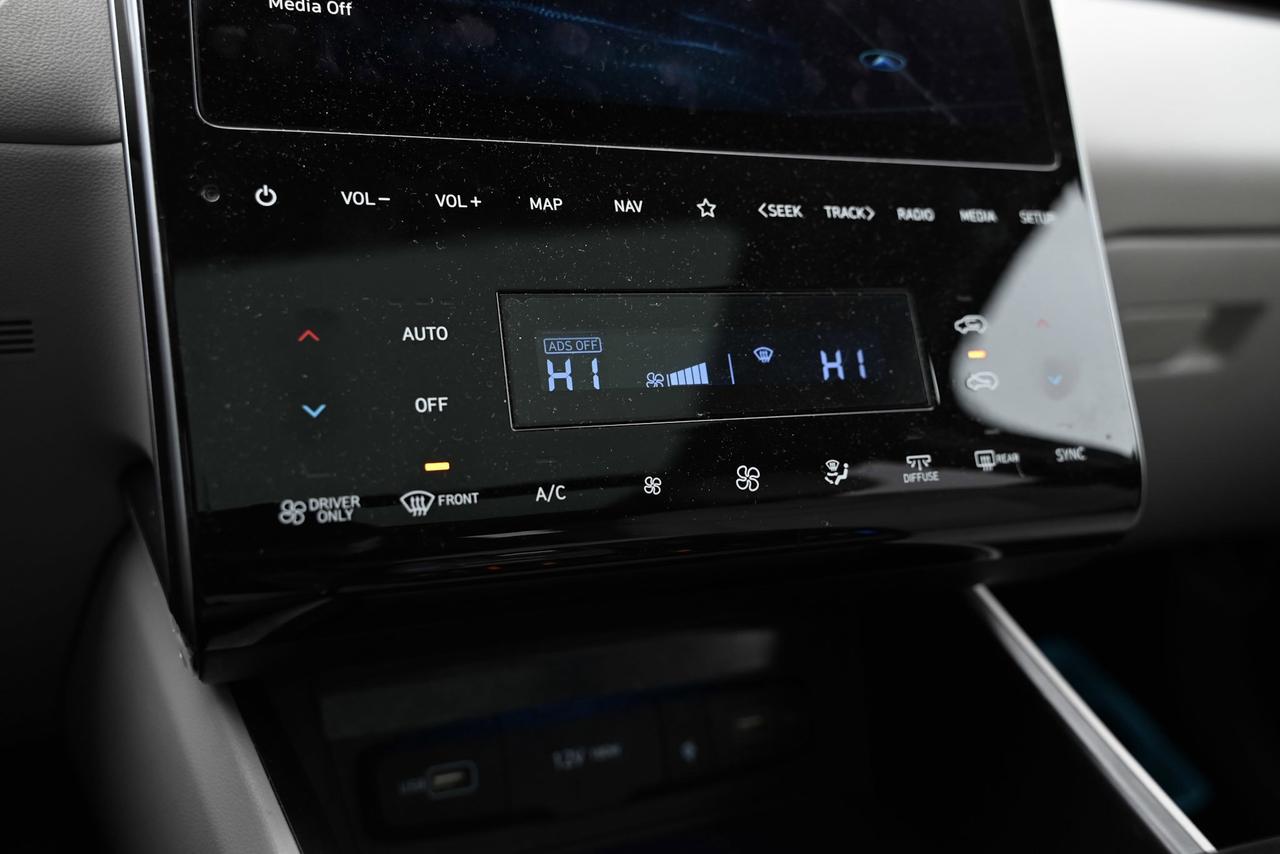 2023 Hyundai Tucson Hybrid 1- Owner/ Ultimate AWD/ Fully loaded! Photo