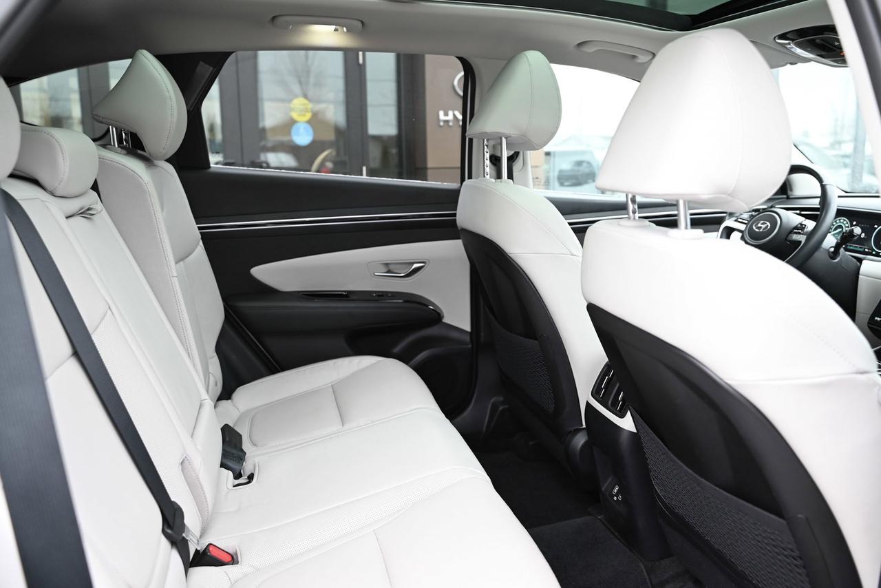 2023 Hyundai Tucson Hybrid 1- Owner/ Ultimate AWD/ Fully loaded! Photo