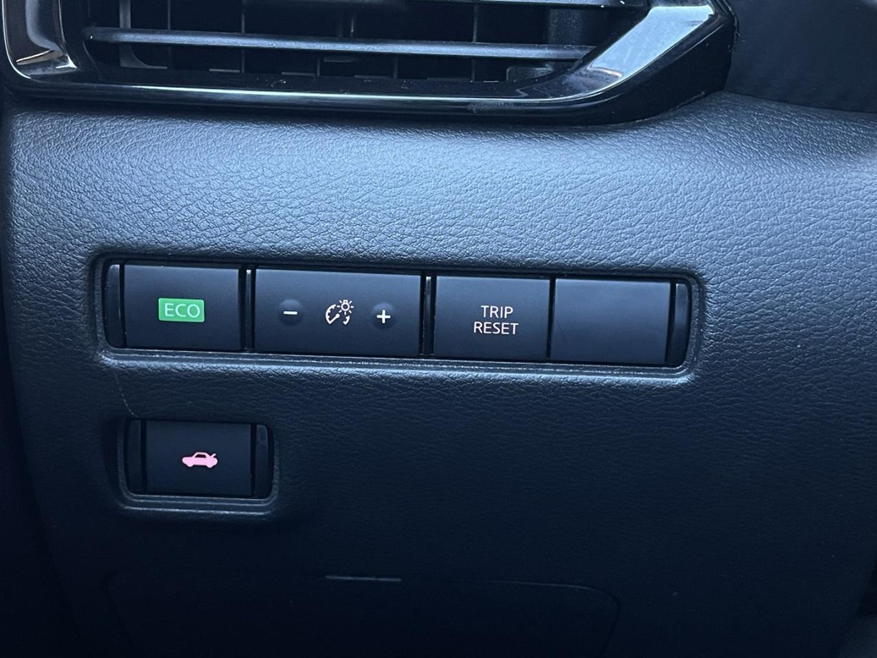 2021 Nissan Sentra SV Pearl White MOONROOF   Dual Climate   Htd Seats Photo