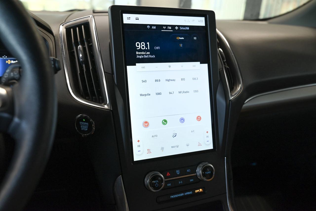 2024 Ford Edge Titanium/ AWD/ Fully Loaded/ Navigation Photo