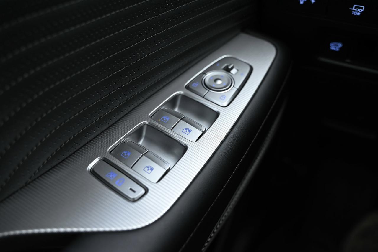 2025 Hyundai PALISADE / 1-OWNER Ultimate Calligraphy 7-Passenger Photo