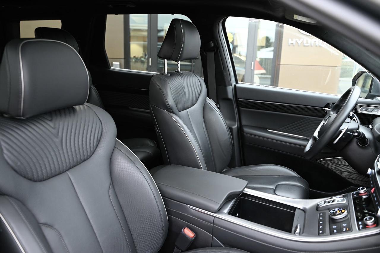2025 Hyundai PALISADE / 1-OWNER Ultimate Calligraphy 7-Passenger Photo