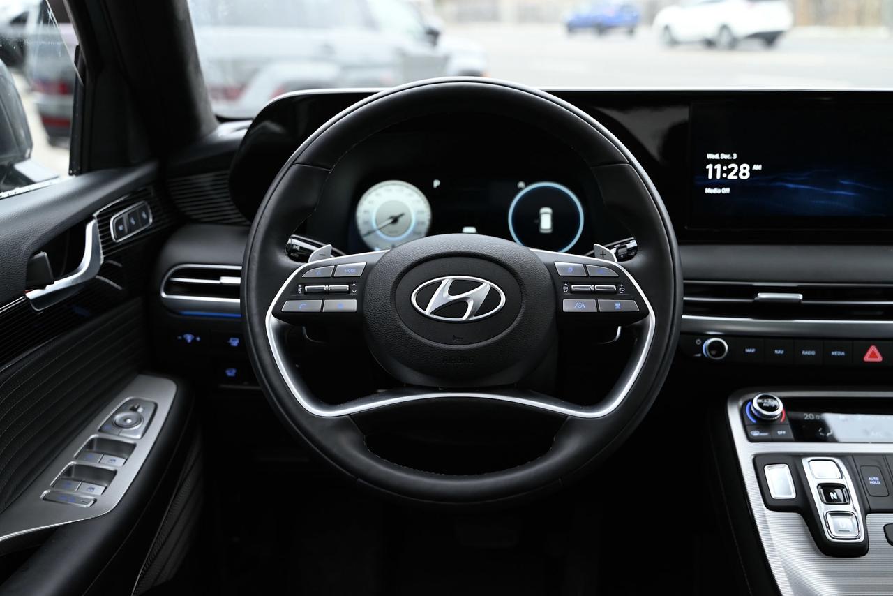 2025 Hyundai PALISADE / 1-OWNER Ultimate Calligraphy 7-Passenger Photo