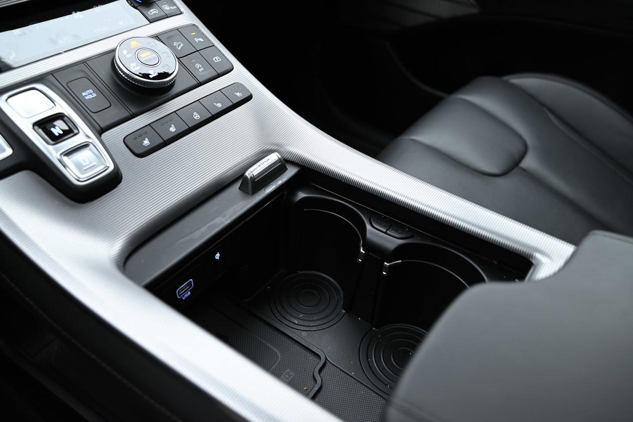 2025 Hyundai PALISADE / 1-OWNER Ultimate Calligraphy 7-Passenger Photo