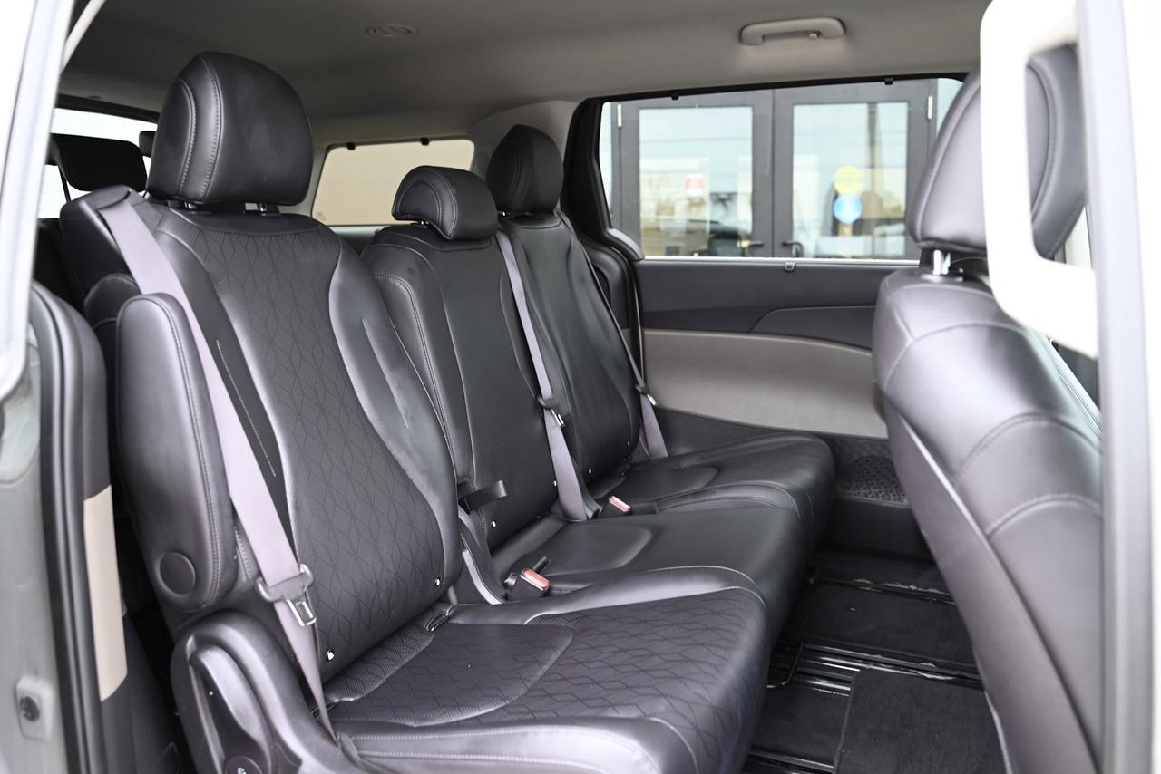 2025 Kia Carnival 8 RIDER/ EX PKG/ Power Doors/ Fully loaded/ Leathe Photo