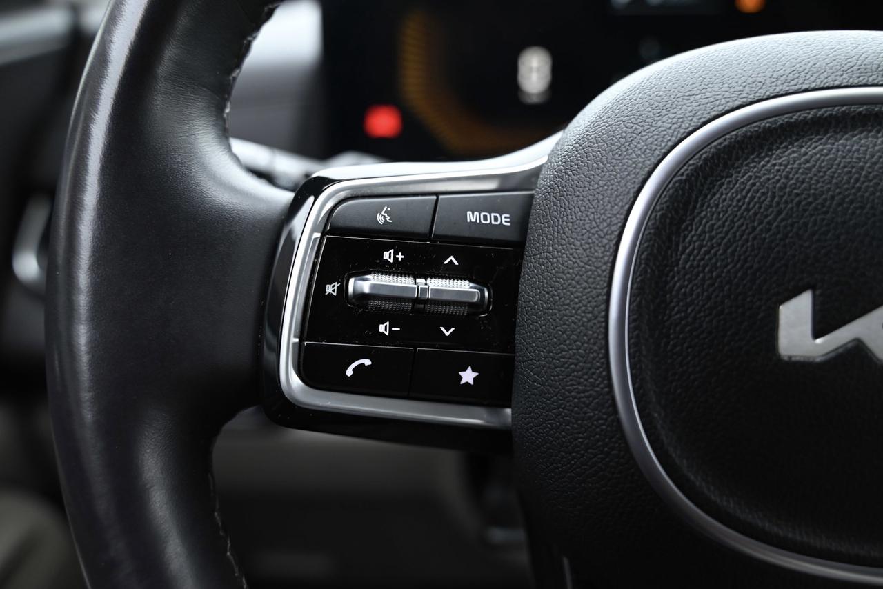 2025 Kia Carnival 8 RIDER/ EX PKG/ Power Doors/ Fully loaded/ Leathe Photo