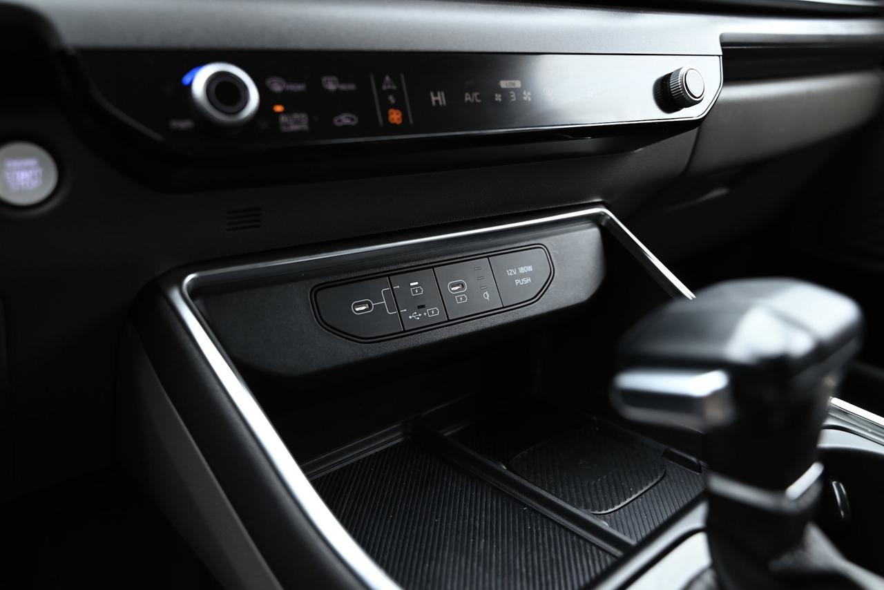 2025 Kia Carnival 8 RIDER/ EX PKG/ Power Doors/ Fully loaded/ Leathe Photo